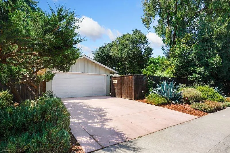 2718 Cumberland Pl photo 1
