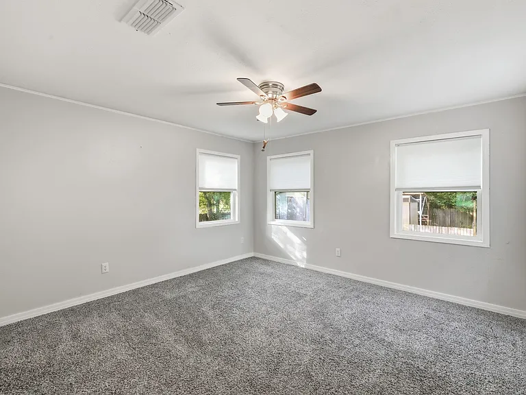116 Janet St — Photo 15