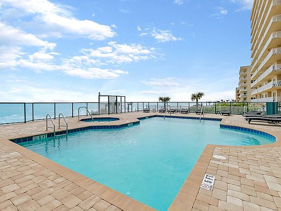 Beachside Pool