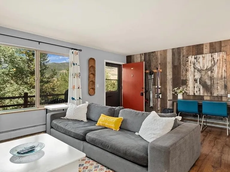 130 Evergreen Rd — Photo 1