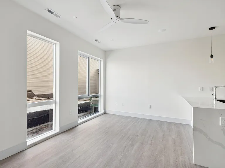1221 E Fletcher St #405A — Photo 5