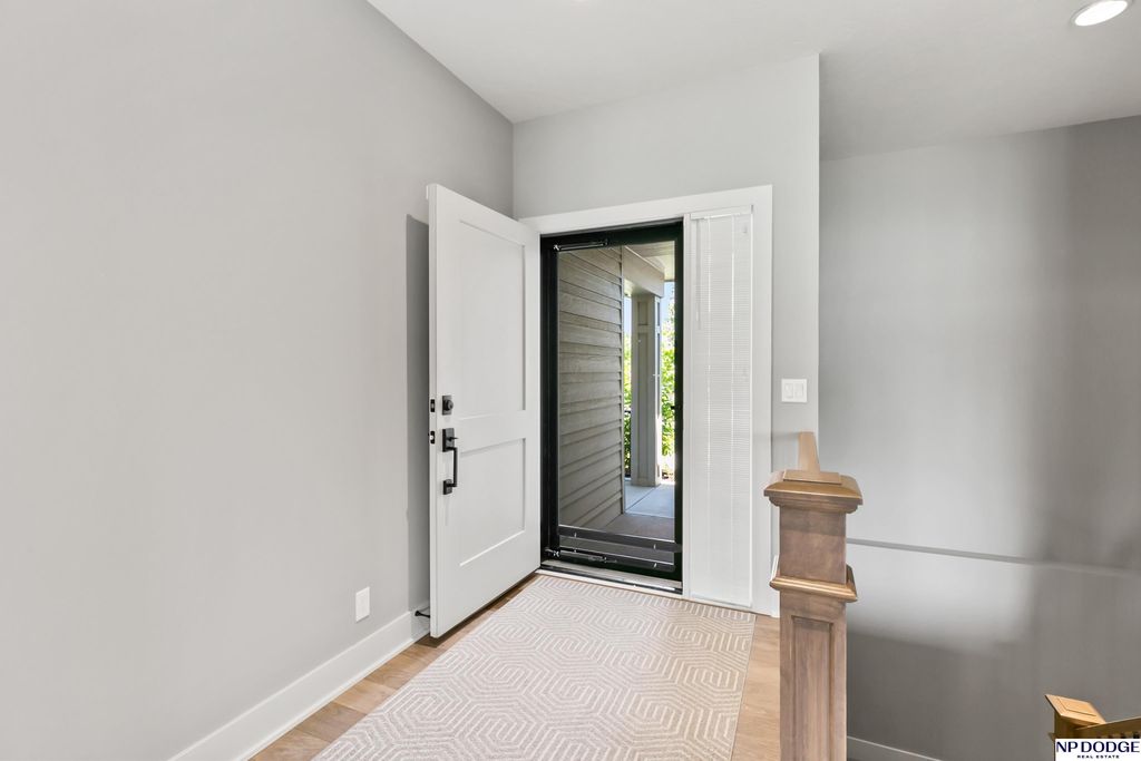 1404 S 200th Avenue Cir, Omaha, NE - View 6