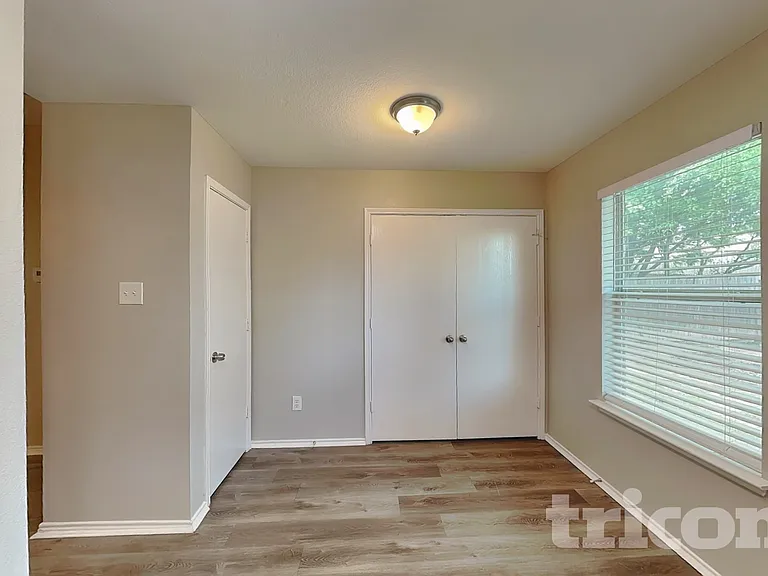 1320 Cleardale Dr — Photo 4