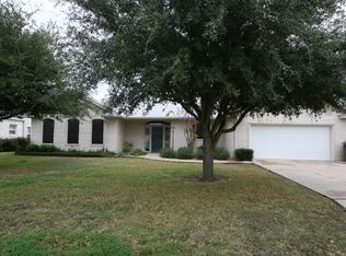 127 Dove Ln, Meadowlakes, TX 78654