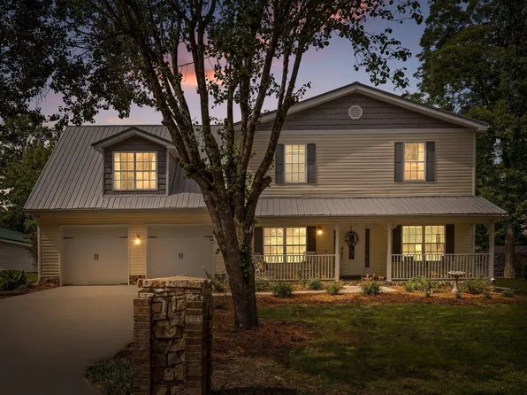 9304 Oak St, Ooltewah, TN 37363