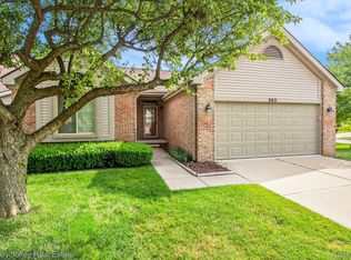 303 Texknoll Dr #35, Brighton, MI