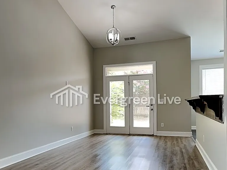 114 Marigold Dr — Photo 3