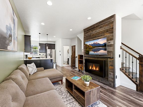 5th image of 1370 Center Dr Unit 12