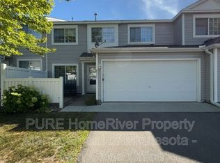 8997 Scarlet Globe Dr, Eden Prairie, MN 55347