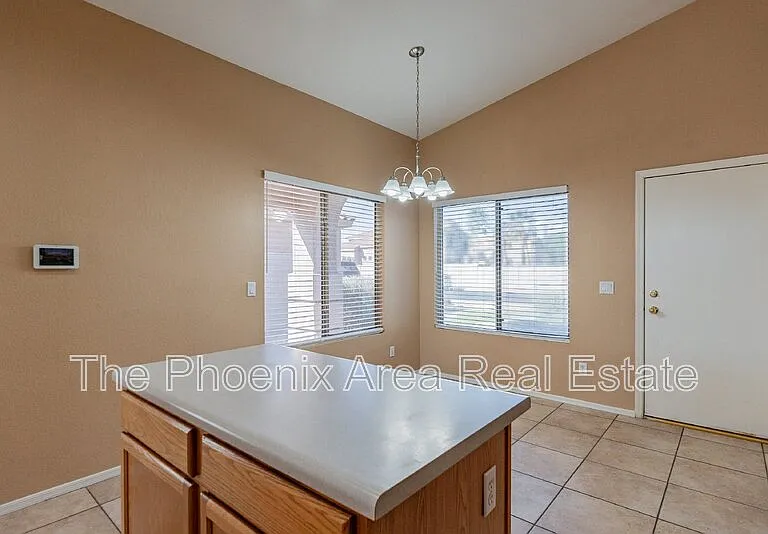 1261 N Balboa Dr — Photo 23