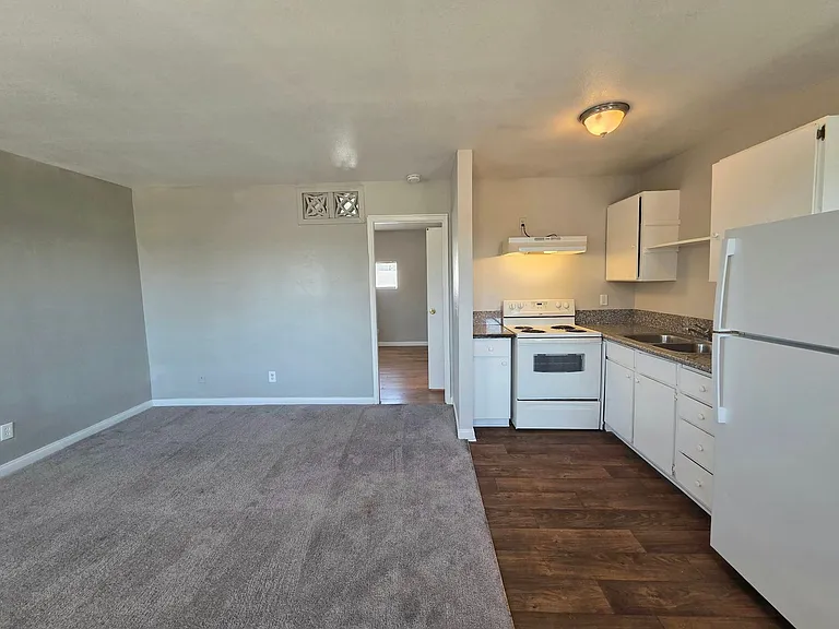 237 W Chicago Ave — Photo 1