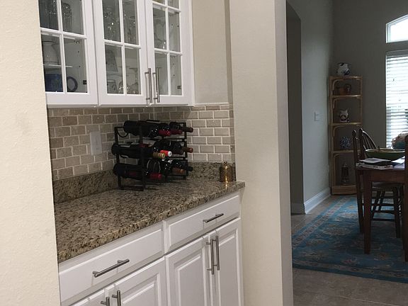 3rd image of 261 Parkwood Cir