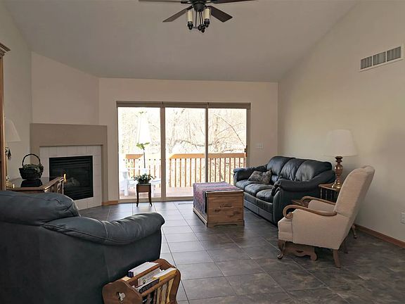 2nd image of 3245 N Willow Ct