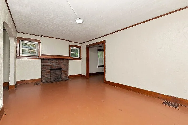 3 bed, 1.0 bath, $1,025 — Photo 4