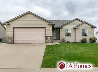 2808 Shaman Ave SW, Cedar Rapids, IA 52404