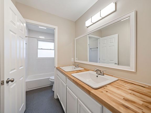 4th image of 213 Barnes St