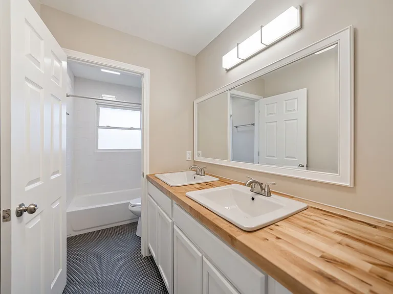 213 Barnes St — Photo 4