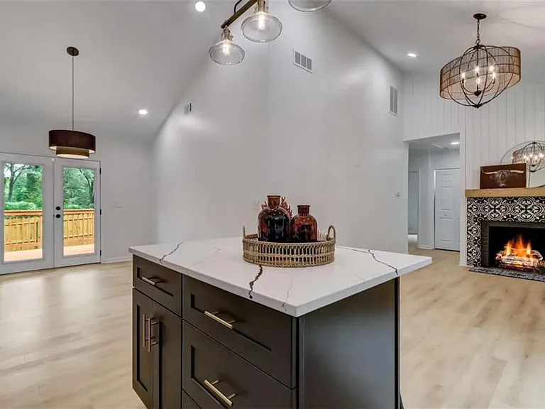 1200 Byewood Ln SW — Photo 16