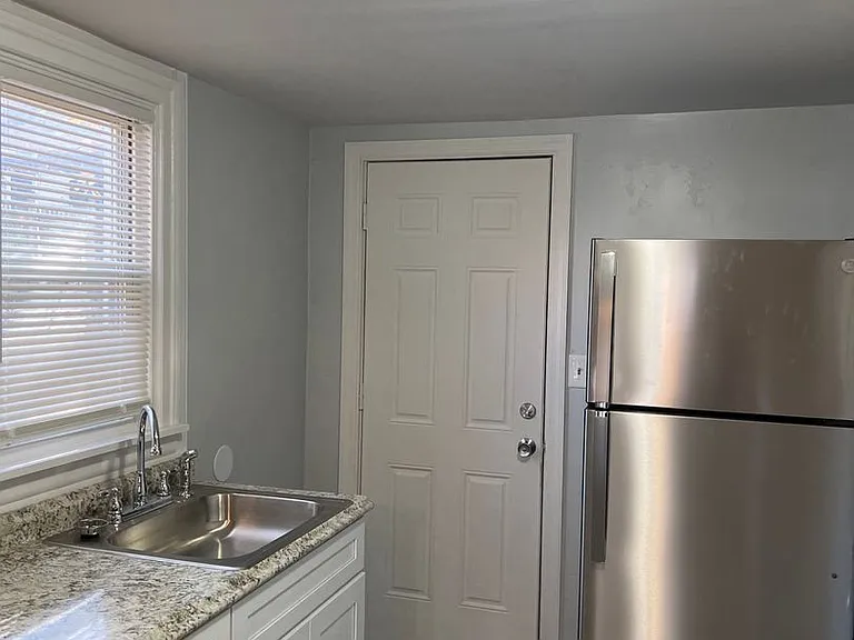 36 Hazel St — Photo 6