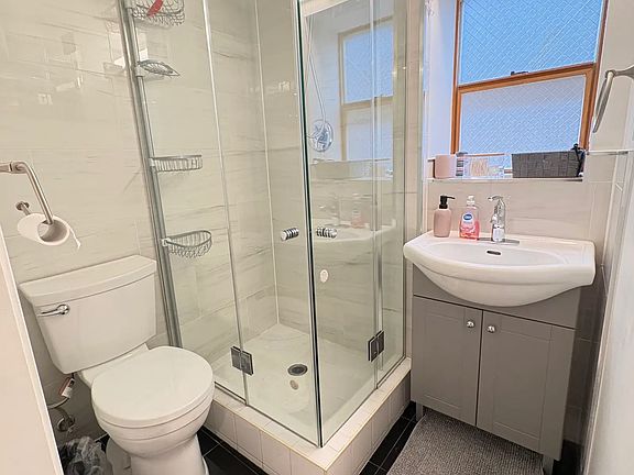3rd image of 1725 E Windsor Rd #4
