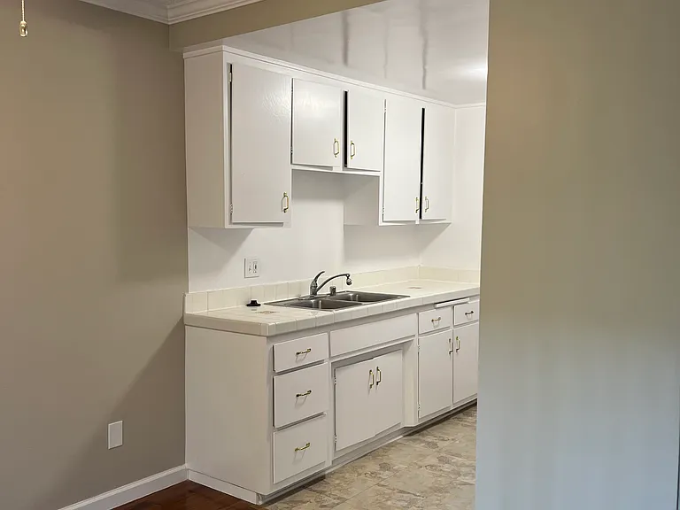 244 S El Molino Ave — Photo 14