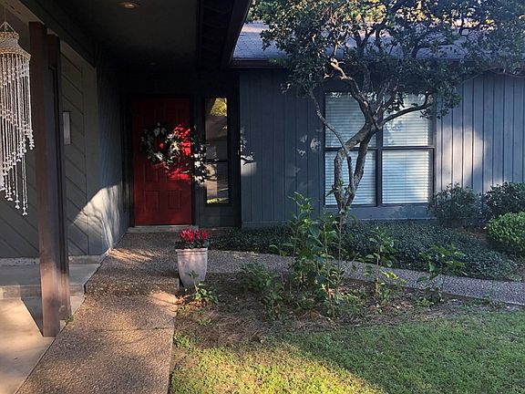 4th image of 327 Oak Center Pl