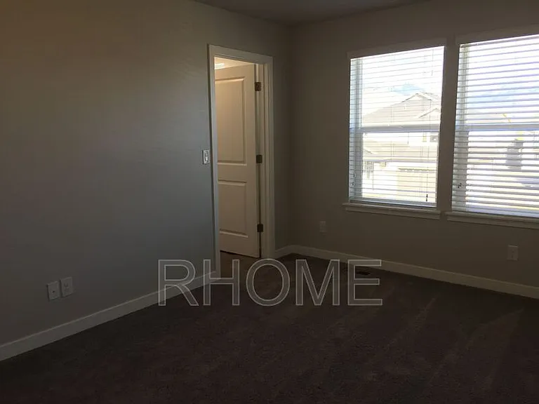 2527 N Wallace Way — Photo 6