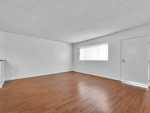 3rd image of 1009 N Edinburgh Ave APT 9