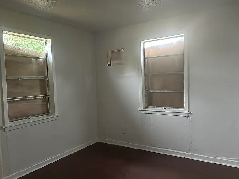 2221 Woodlawn St #2221 — Photo 9