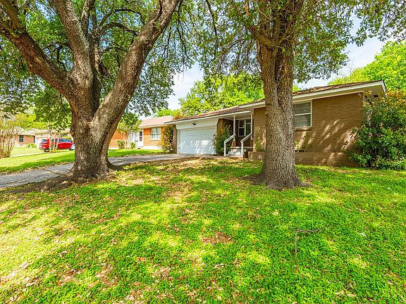 3rd image of 1115 Indian Creek Trl