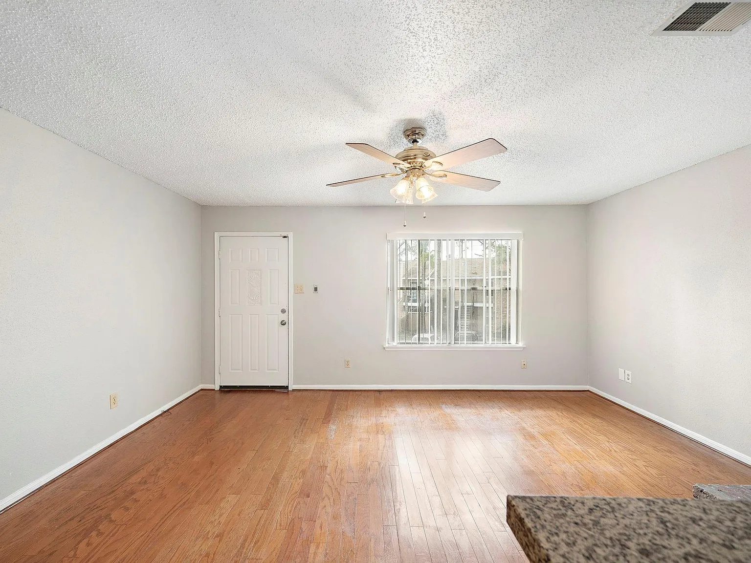 1 bed, 1.0 bath, 663 sqft, $940 — Photo 4