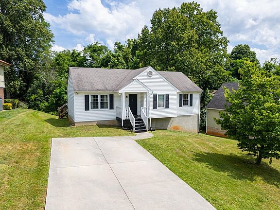 3rd image of 215 Omega Dr