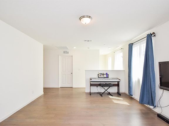 4th image of 5206 Senesta Cir