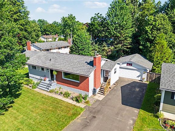 3rd image of 6 Robinson Dr