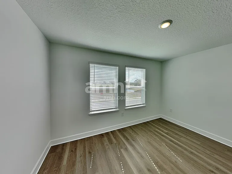 3217 Muscatine Ave — Photo 16