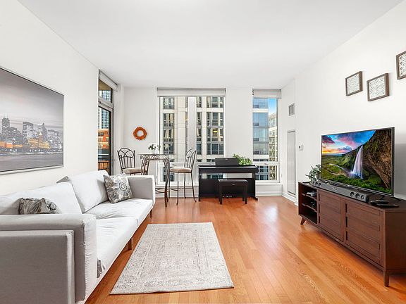 2nd image of 1250 S Michigan Ave APT 1200