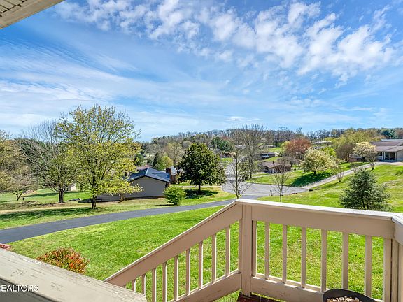 2nd image of 1580 Pin Oak Dr