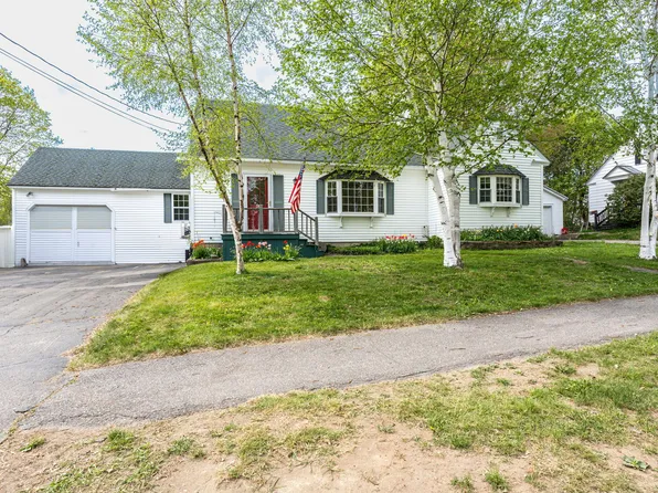 26 Maple Street, East Millinocket, ME 04430