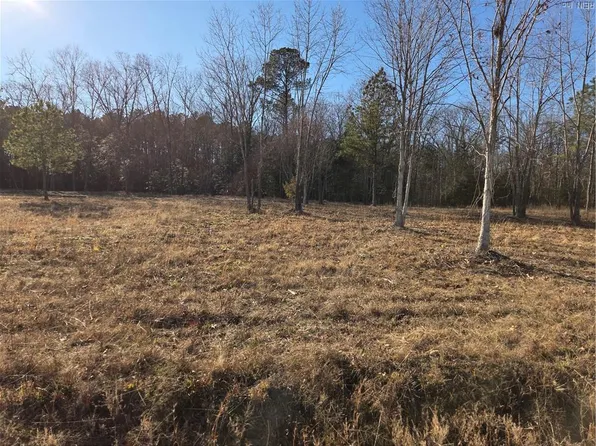 5 Sandy Hill Rd, Courtland, VA 23837