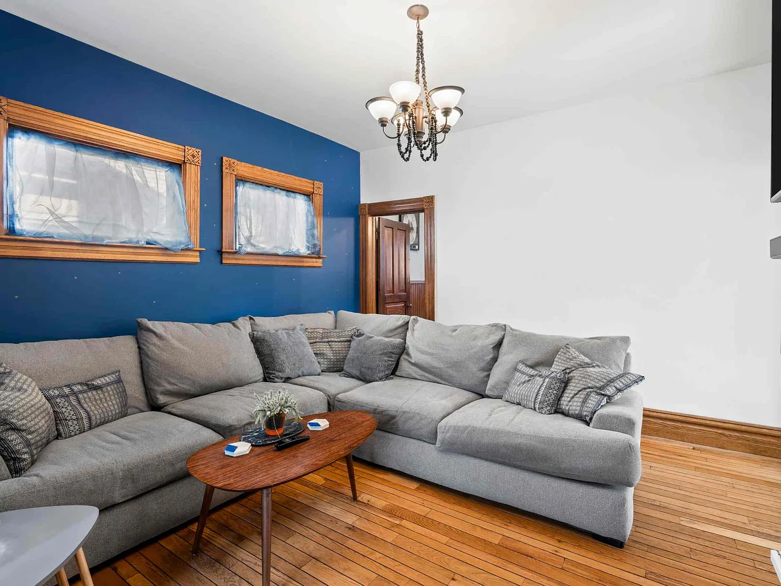 4 bed, 2405 sqft, $9,000 — Photo 4