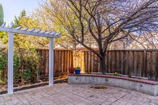 135 W Verano Ct — Photo 18