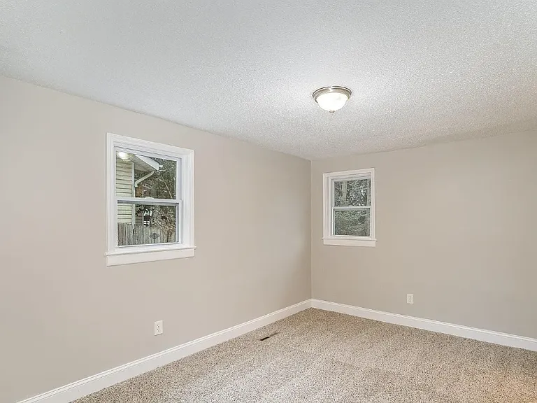 433 Greenwood Dr — Photo 15