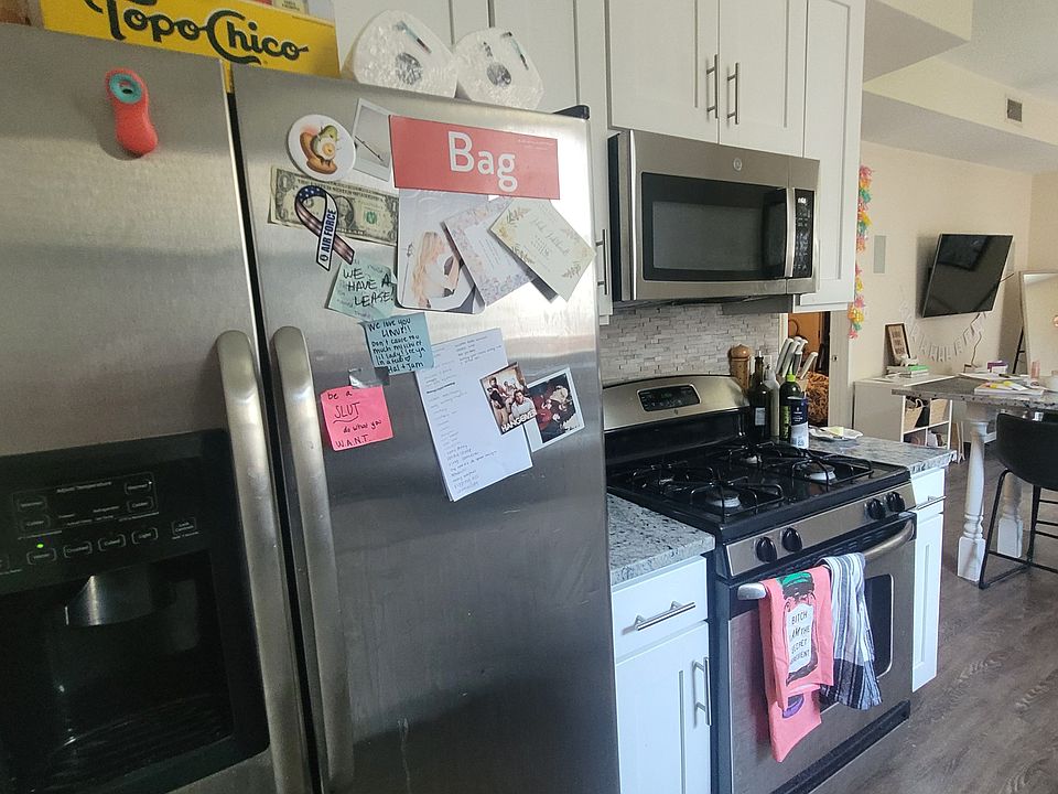 1st image of 633 W Arlington Pl APT 2F