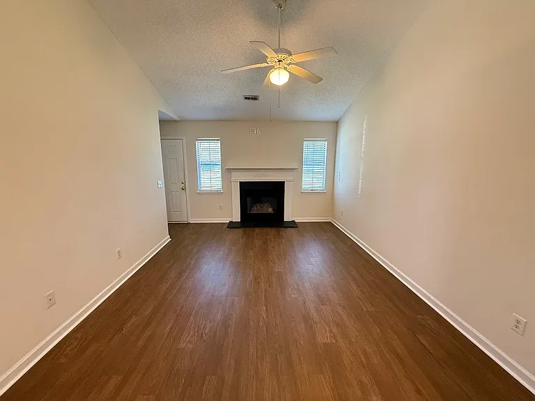 1108B Holden Dr #B — Photo 6