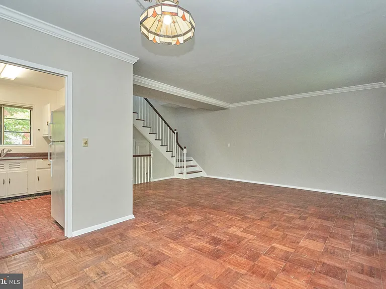 1553 Mount Eagle Pl — Photo 7