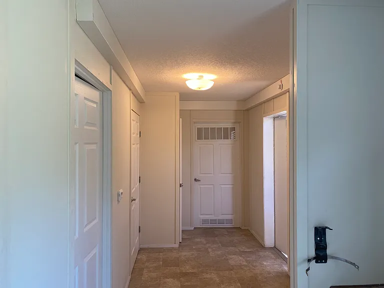 17020 Meridian Blvd — Photo 14