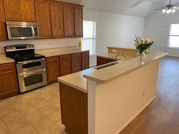 4th image of 1524 Hardy Dr