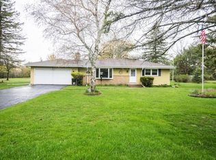 9701 N Greenview Ln, Mequon, WI 53092
