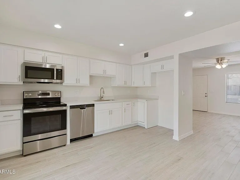 3316 E Helena Dr — Photo 2