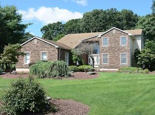 28 Winchester Dr, Scotch Plains, NJ 07076